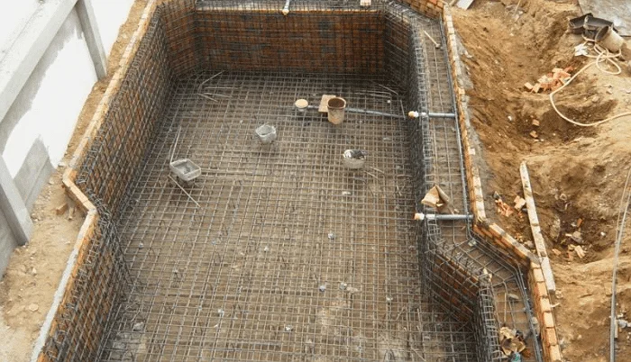 Xây Nhà Nên Làm Bể Nước Ngầm Hay Bồn Nước Trên Mái? Ưu Nhược Điểm Cần Biết